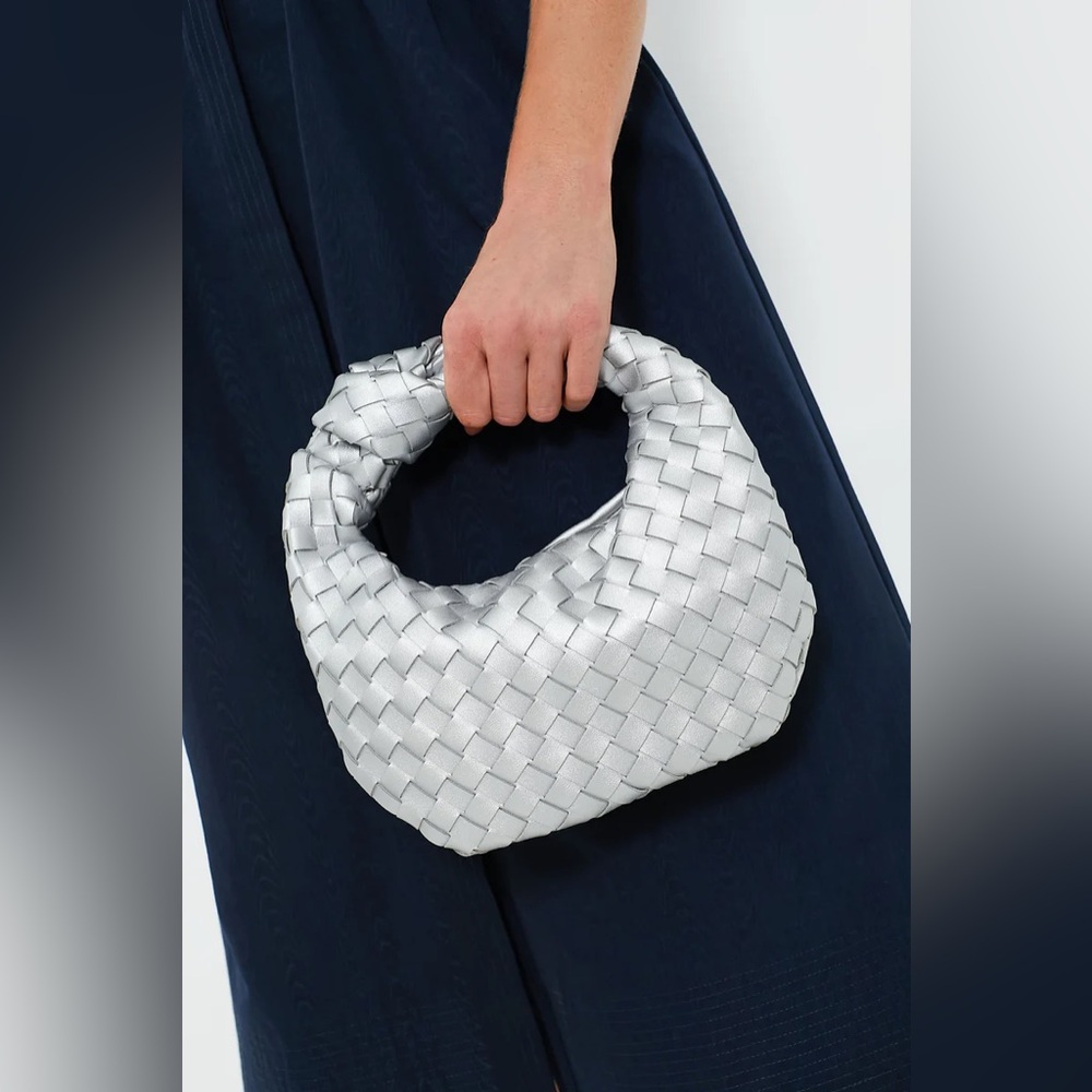 🩶Urban Expressions Tracy Woven Clutch in Silver